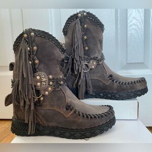Do Not Purchase - Reserv. for Tullulahbel El Vaquero Arya Kamo Urban Size 40 EUC